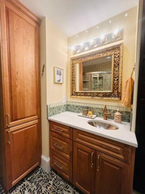 Blue Heron Manor - Historic Charm Centrally Located *
